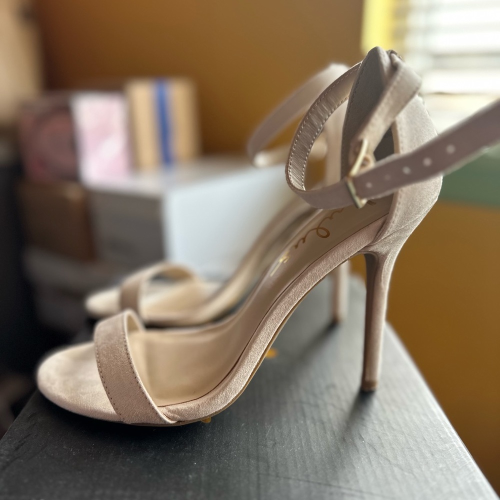 Lulu’s heels - Picture 4 of 5